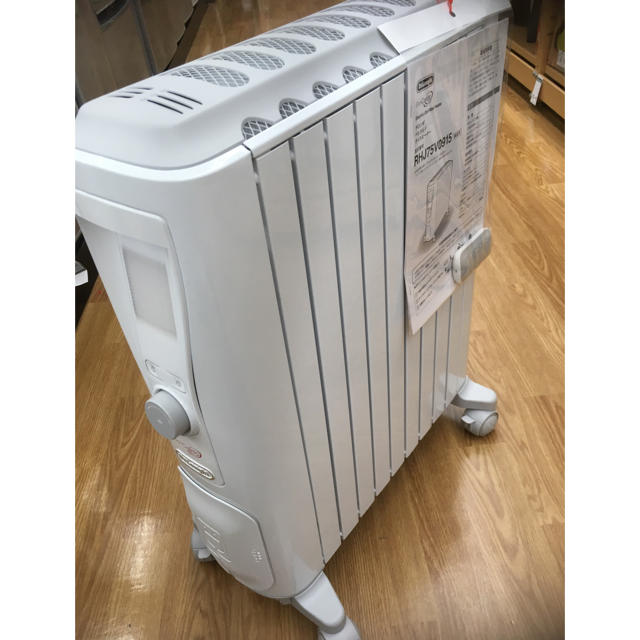 DeLonghi(デロンギ)のデロンギ オイルヒーター RHJ75V0915-GY  スマホ/家電/カメラの冷暖房/空調(オイルヒーター)の商品写真