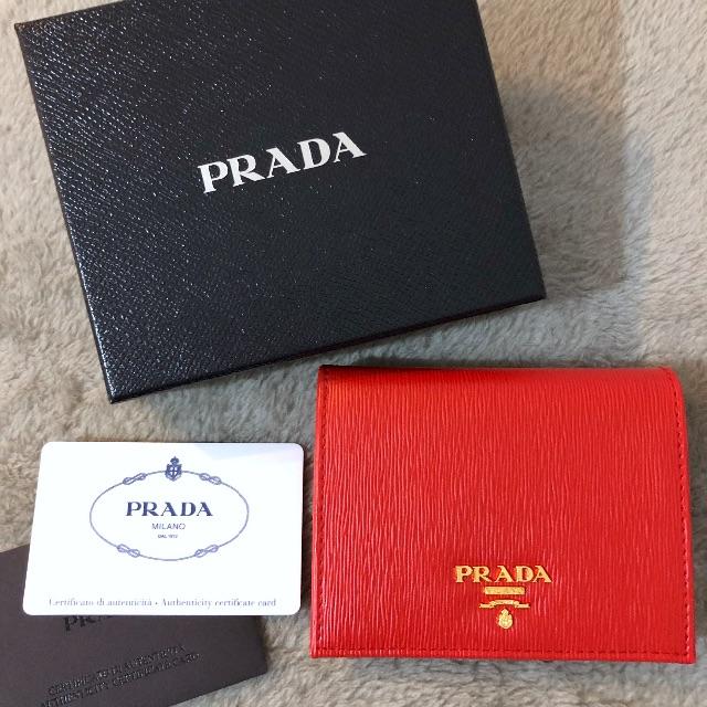 PRADA(プラダ)のPRADA❤︎大人気❤︎二つ折り 財布  1MV204 レディースのファッション小物(財布)の商品写真