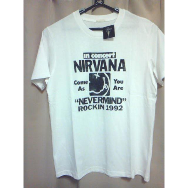 GU(ジーユー)の【GU】NIRVANA Tシャツ　[未着用] エンタメ/ホビーのタレントグッズ(ミュージシャン)の商品写真