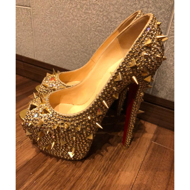 Christian Louboutin(クリスチャンルブタン)のChristianlouboutinクリスタルゴールド レディースの靴/シューズ(ハイヒール/パンプス)の商品写真