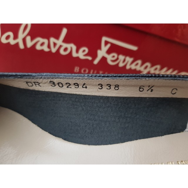 Salvatore Ferragamo(サルヴァトーレフェラガモ)のFerragamo ♡ 美品 vara ヴァラ パンプス 黒 リボン レディースの靴/シューズ(ハイヒール/パンプス)の商品写真