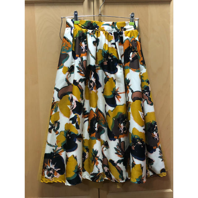 ViS(ヴィス)のvis 花柄 スカート イエロー レディースのスカート(ひざ丈スカート)の商品写真