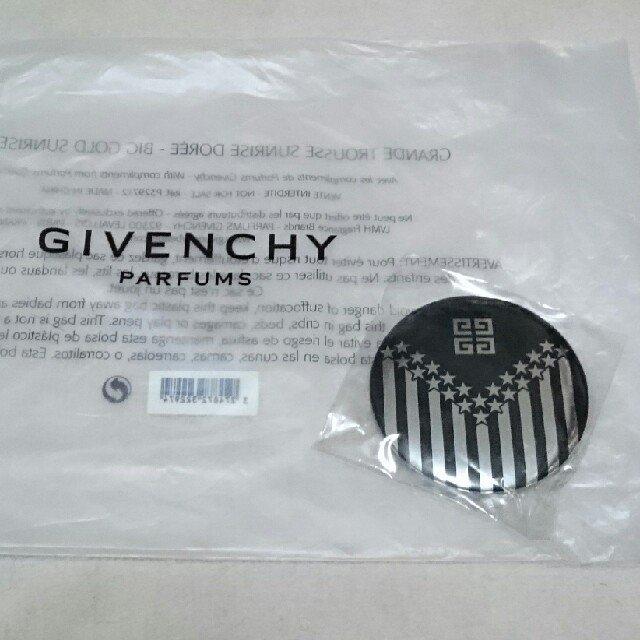 GIVENCHY(ジバンシィ)のGIVENCHYポーチ&ミラー レディースのファッション小物(ポーチ)の商品写真