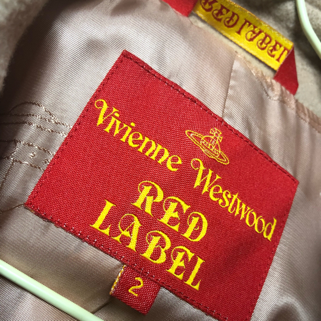 Vivienne Westwood(ヴィヴィアンウエストウッド)のvivienne westwood ベージュロングコート レディースのジャケット/アウター(ロングコート)の商品写真