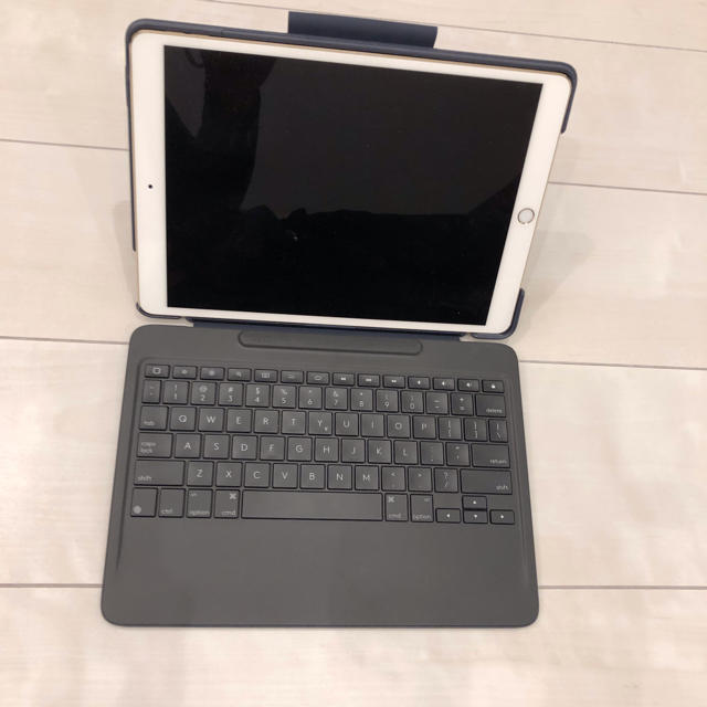 ロジクール iPad Pro 10.5 Slim Combo キーボード付ケースの通販 by Jip’s shop｜ラクマ