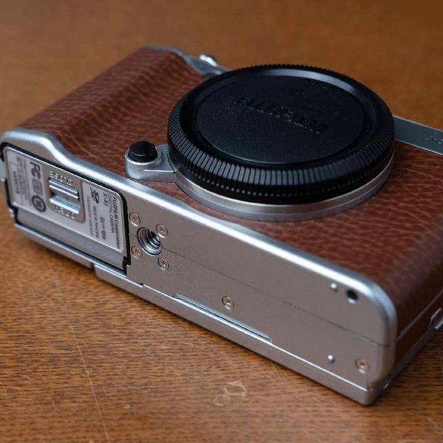 富士フイルム(フジフイルム)の【値下げ】FUJIFILM X-A1 スマホ/家電/カメラのカメラ(ミラーレス一眼)の商品写真