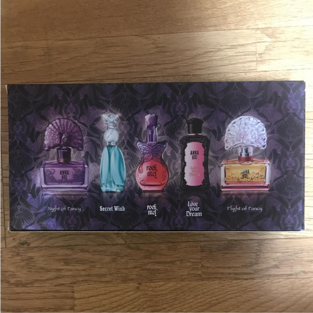 ANNA SUI(アナスイ)の限定品！アナスイ ミニチュア香水コレクション ミニボトル 5本入り セット  コスメ/美容の香水(香水(女性用))の商品写真