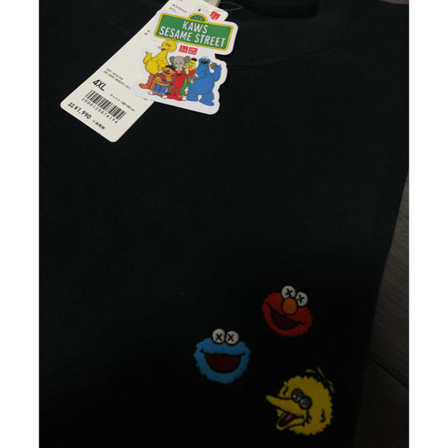 UNIQLO(ユニクロ)のUNIQLO KAWS sesame street コラボ スウェット 4XL メンズのトップス(スウェット)の商品写真