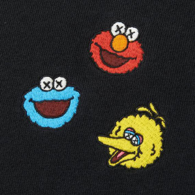 UNIQLO(ユニクロ)のUNIQLO KAWS sesame street コラボ スウェット 4XL メンズのトップス(スウェット)の商品写真