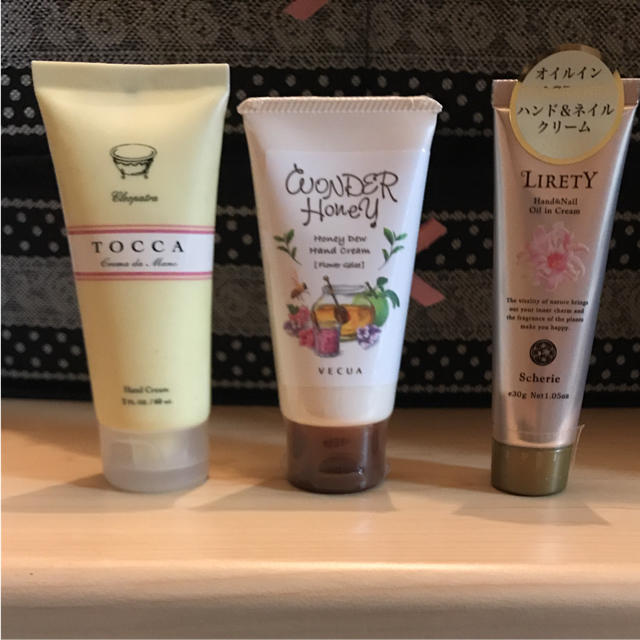 TOCCA(トッカ)のハンドクリーム3本セット！トッカ＆べキュア ハニー ＆リリティ コスメ/美容のボディケア(ハンドクリーム)の商品写真