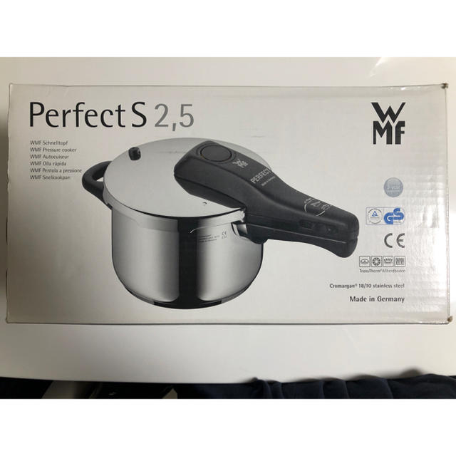 WMF(ヴェーエムエフ)のWMF  圧力鍋  パーフェクトS  2,5L   新品未使用 インテリア/住まい/日用品のキッチン/食器(鍋/フライパン)の商品写真