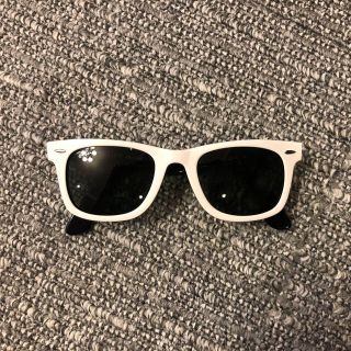 レイバン(Ray-Ban)の【れんちゃん様専用】レイバン   ウェイファーラー  白  新品未使用(サングラス/メガネ)