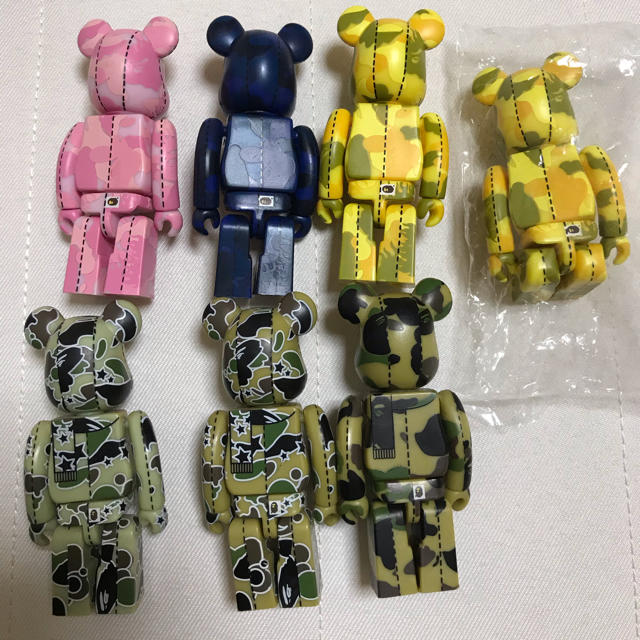 A BATHING APE(アベイシングエイプ)のBE@RBRICK　ベアブリック　APE　エイプ　100％ のセット エンタメ/ホビーのフィギュア(その他)の商品写真