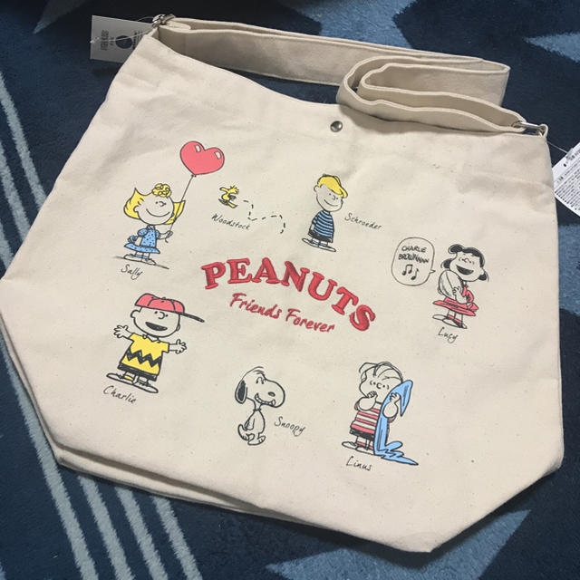 PEANUTS(ピーナッツ)の値下げ！新品✩SNOOPYスヌーピーショルダートートバッグ レディースのバッグ(トートバッグ)の商品写真