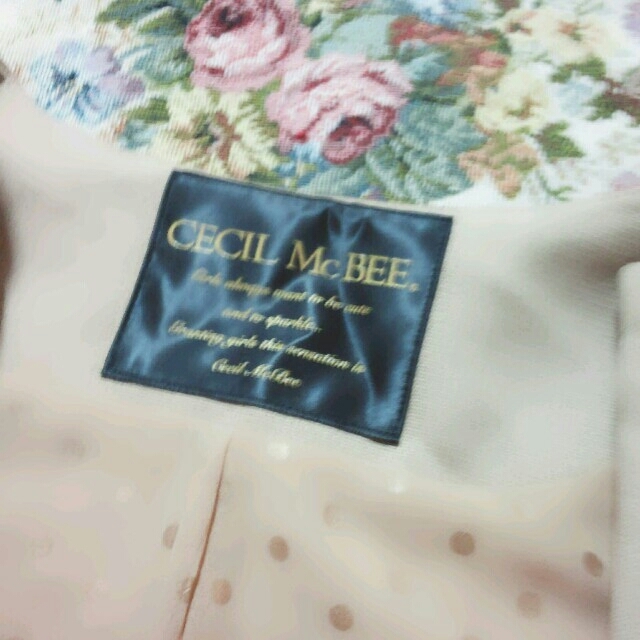 CECIL McBEE(セシルマクビー)のセシル♡キラキラビジューコート♡ レディースのジャケット/アウター(トレンチコート)の商品写真