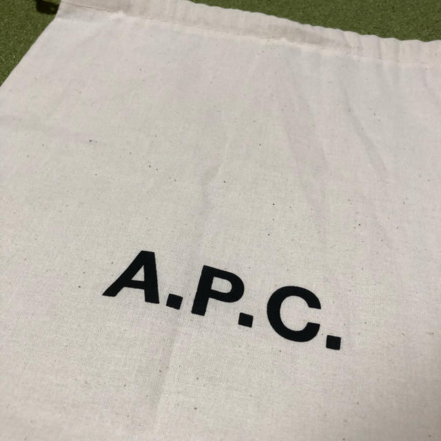 A.P.C(アーペーセー)の１時間限定価格！A.P.C ポーチ レディースのファッション小物(ポーチ)の商品写真