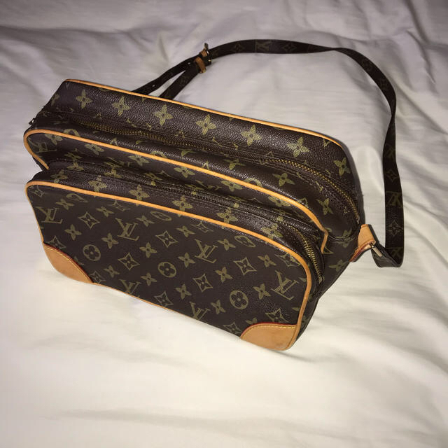 ショルダーバッグLOUIS VUITTON