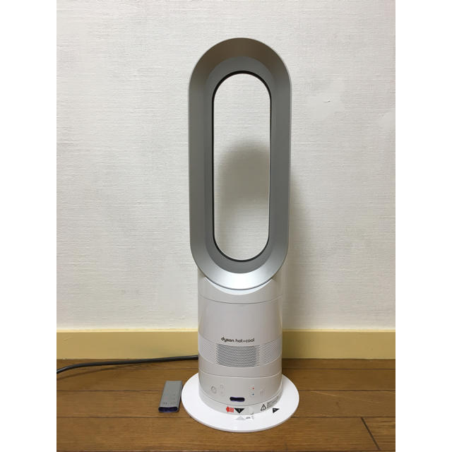 Dyson(ダイソン)の昨年冬にかいましたが余り使っていません。説明書とケースなしです。 スマホ/家電/カメラの生活家電(その他)の商品写真