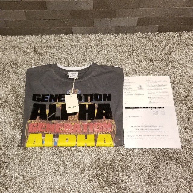 登坂着☆VETEMENTS☆GENERATION ALPHA Tシャツ XS 登坂着☆VETEMENTS☆GENERATION ALPHA Tシャツ XS