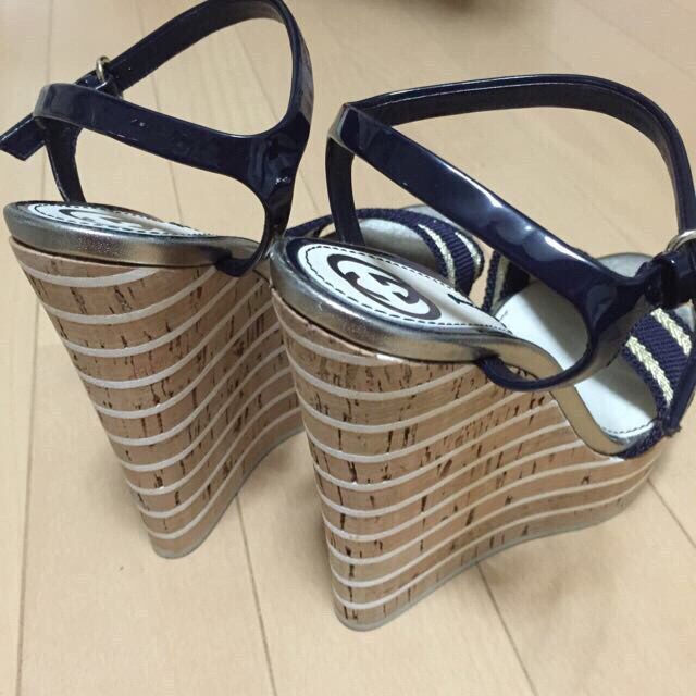 GUCCI - 正規品☆ローラさん愛用 グッチ サンダルの通販 by GUCCI - 正規品☆ローラさん愛用 グッチ サンダルの通販 by