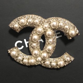 シャネル(CHANEL)のCHANEL CCマーク ブローチ パール 希少 最安価格 レシート付(ブローチ/コサージュ)