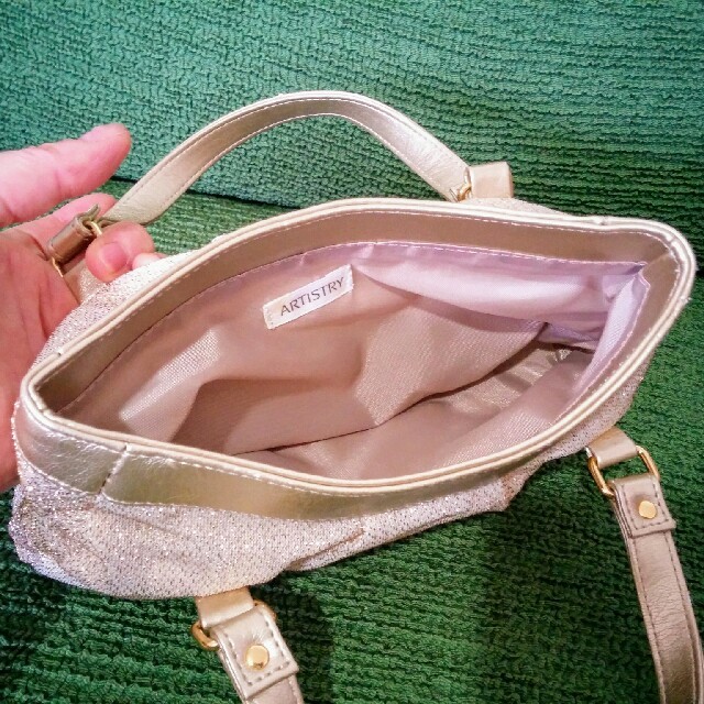 Amway(アムウェイ)のゴールドのミニバッグ(新品未使用) レディースのバッグ(ハンドバッグ)の商品写真