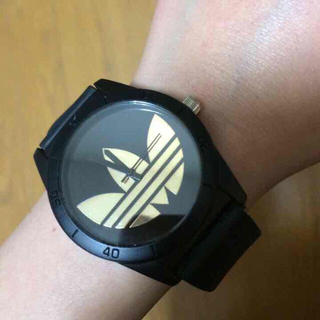 アディダス(adidas)のアディダス ブラック×ゴールド 腕時計(腕時計)
