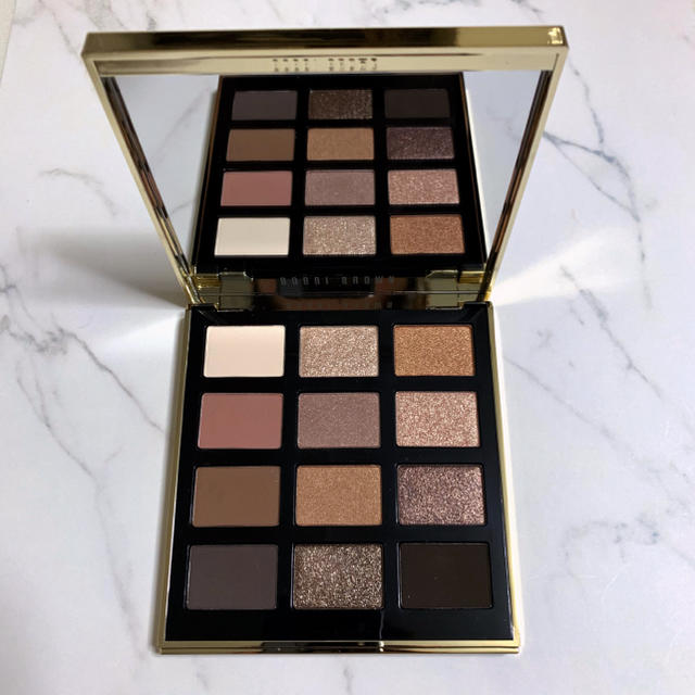 BOBBI BROWN(ボビイブラウン)のボビイブラウン 限定 ホリディ ヌード ドラマ アイ パレット コスメ/美容のベースメイク/化粧品(アイシャドウ)の商品写真