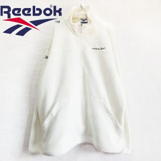 リーボック(Reebok)のReebok 刺繍ロゴ ハーフジップ ハイネックフリース 白 
(スウェット)