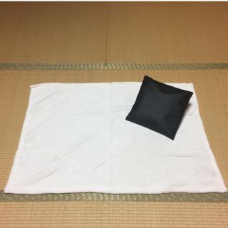 【新品☆未使用】ブランケット付きレザークッション(おくるみ/ブランケット)