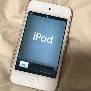アイポッドタッチ(iPod touch)のiPod touch 64ギガ 4世代 ホワイト(ポータブルプレーヤー)