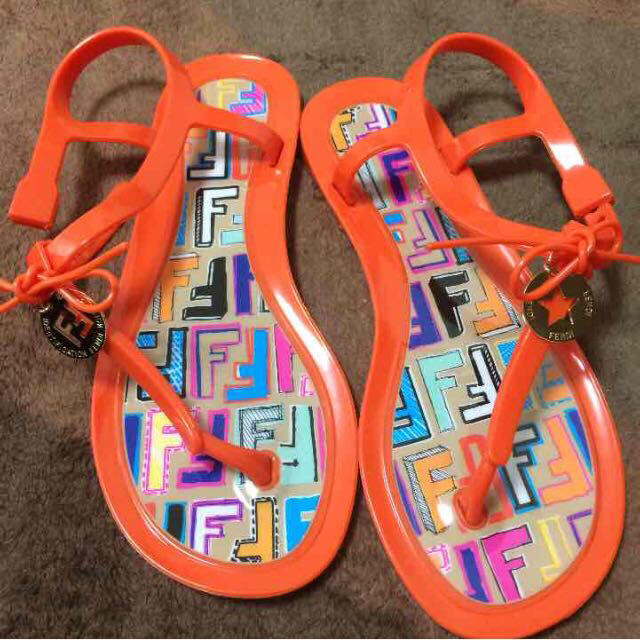 FENDI - FENDI♡サンダル 未使用の通販 by ゆぅママ's shop FENDI - FENDI♡サンダル 未使用の通販 by ゆぅママ's shop