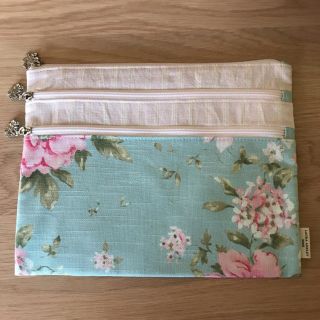 ローラアシュレイ(LAURA ASHLEY)の新品☆LAURA ASHLEY ローラアシュレイ 3ZIPポーチ(ポーチ)