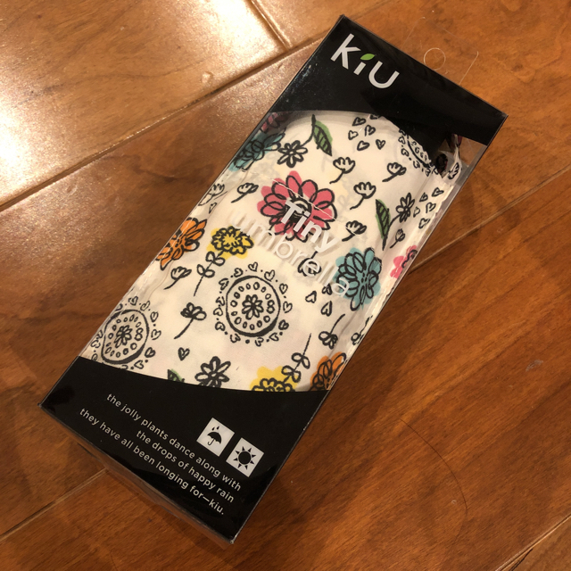 KiU(キウ)の新品未使用★KIU 折りたたみ傘 グラフィティフラワー コンパクト 超軽量 レディースのファッション小物(傘)の商品写真