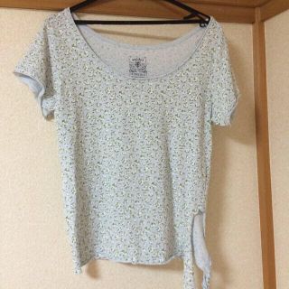 スナイデル(SNIDEL)の小花柄Tシャツ(Tシャツ(半袖/袖なし))