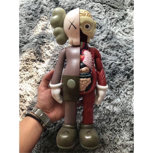 KAWS フィギュア　人体模型　kaws