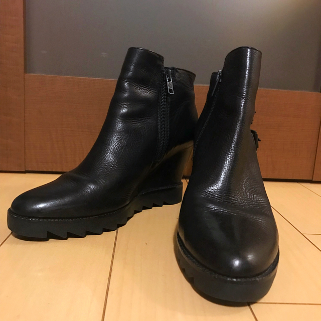 ASH 黒本革 ショートブーツ インヒール ブラック - ブーツ