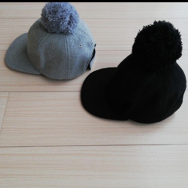 ポンポン　キャップ　子供　帽子　２点セット キッズ/ベビー/マタニティのこども用ファッション小物(帽子)の商品写真