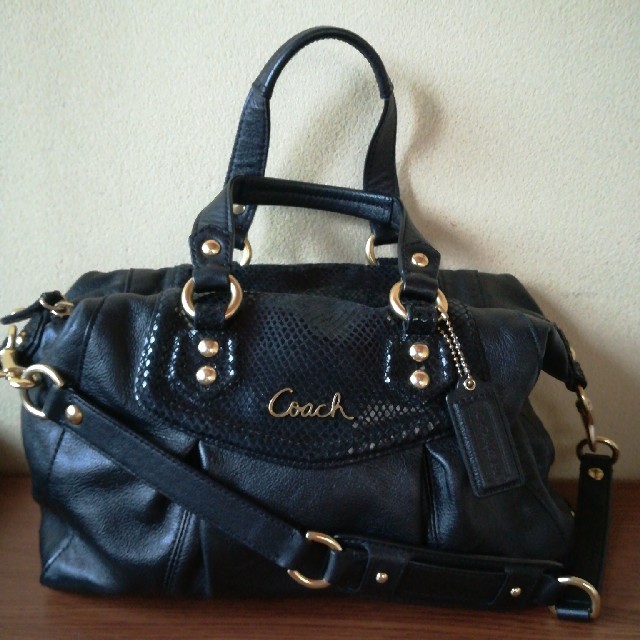 COACH(コーチ)のCOACH　コーチツーウェイバッグ　黒 レディースのバッグ(ショルダーバッグ)の商品写真