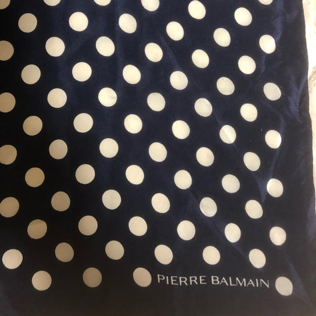 Pierre Balmain(ピエールバルマン)のピエールバルマンシルクスカーフ レディースのファッション小物(バンダナ/スカーフ)の商品写真