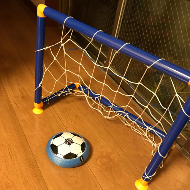 ホバーサッカーボール&ゴールセット エンタメ/ホビーのテーブルゲーム/ホビー(スポーツ)の商品写真