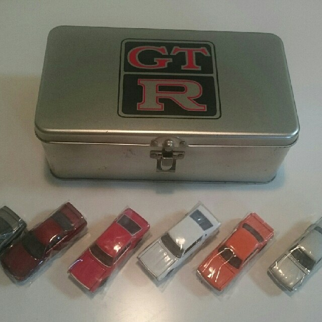 GT-R ケース入りミニカー6台セット エンタメ/ホビーのおもちゃ/ぬいぐるみ(ミニカー)の商品写真