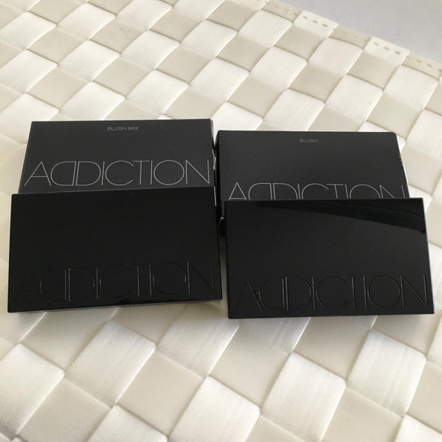 ADDICTION(アディクション)のリニューアル前 ADDICTION アディクション ブラッシュ 2個セット コスメ/美容のベースメイク/化粧品(チーク)の商品写真