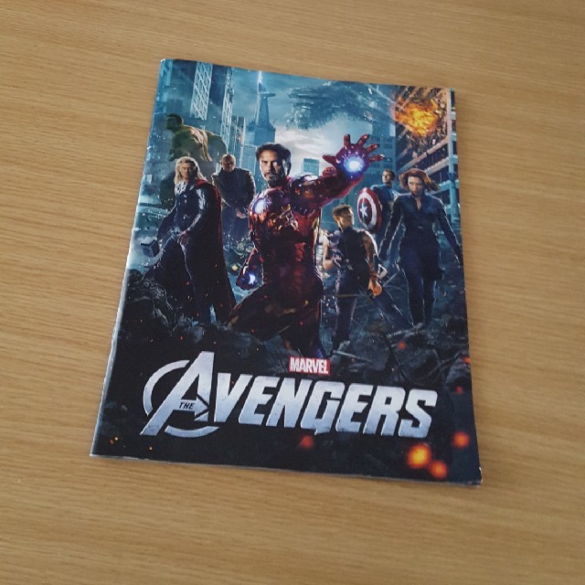 MARVEL(マーベル)のMARVEL THE AVENGERS　映画パンフレット エンタメ/ホビーのフィギュア(アメコミ)の商品写真