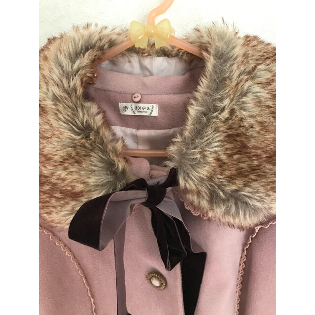 axes femme(アクシーズファム)のアクシーズファム ファーティペット付き 刺繍 コート レディースのジャケット/アウター(ロングコート)の商品写真