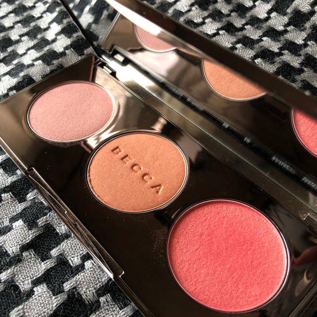 専用！  BECCA チーク   コスメ/美容のベースメイク/化粧品(チーク)の商品写真