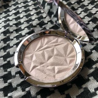 専用‼️  BECCA ハイライト prismatic amethyst(フェイスカラー)