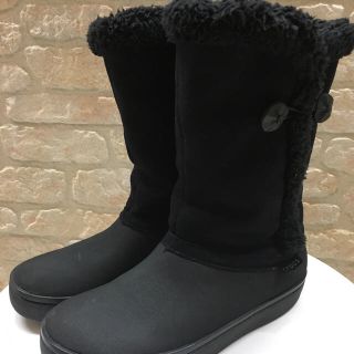 クロックス(crocs)のクロックス レディース ボアブーツ モデッサ シンセティック スエードボタン(ブーツ)