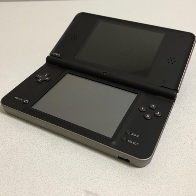 任天堂(ニンテンドウ)のNintendo DS i LL ブラウン 使用少ない美品！ エンタメ/ホビーのゲームソフト/ゲーム機本体(携帯用ゲーム機本体)の商品写真