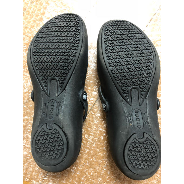 crocs(クロックス)のクロックス  crocs  ストラップ付き パンプス 黒 w6  レディースの靴/シューズ(バレエシューズ)の商品写真